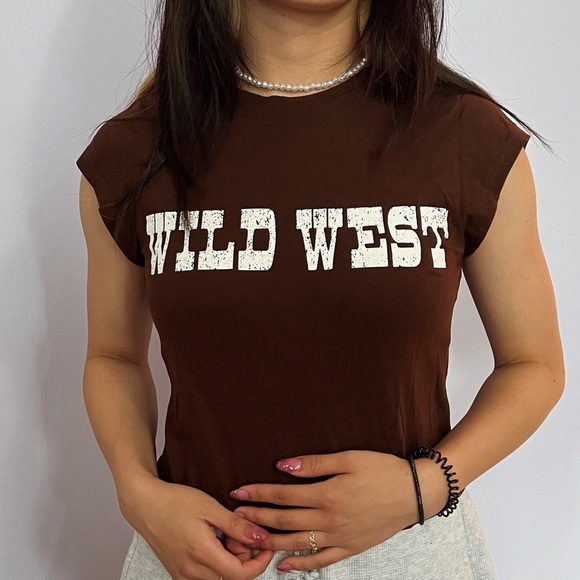 Short Chocolate Brown “Wild West” Jersey Shirt 🐎 - Picture 2 of 6